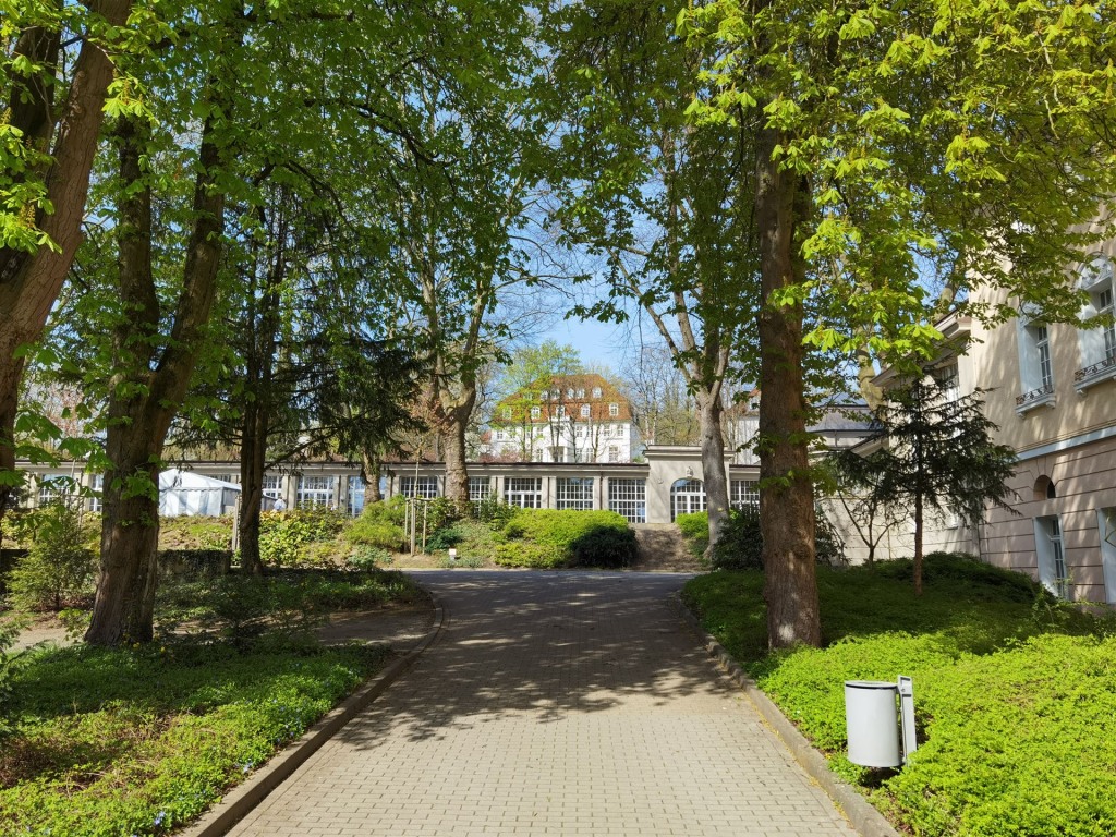 Sicht auf einen Teil der Gebäude der der LVA - im Hintergrund eine der alten Villen Bad Eilsens